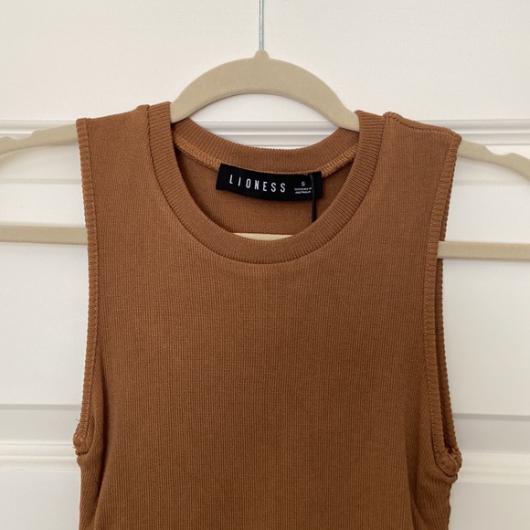 LOINESS camel colored cinch dress - Picture 3 of 6